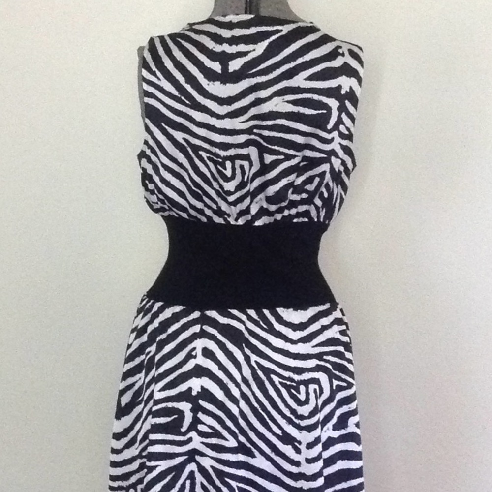Dress - Picture 4 of 4